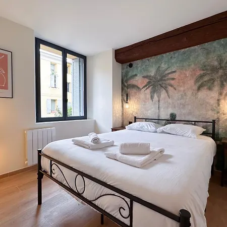 Mace Avec Dans Quartier Historique Exclusif Calme Coeur D'antibes Antibes