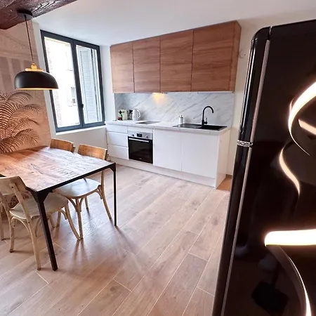 Apartman Mace Avec Dans Quartier Historique Exclusif Calme Coeur D'antibes