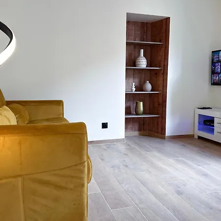 Mace Avec Dans Quartier Historique Exclusif Calme Coeur D'antibes Apartment Antibes