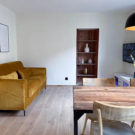 Mace Avec Dans Quartier Historique Exclusif Calme Coeur D'antibes *