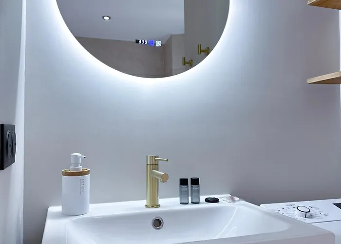 Mace Avec Dans Quartier Historique Exclusif Calme Coeur D'antibes Appartamento *