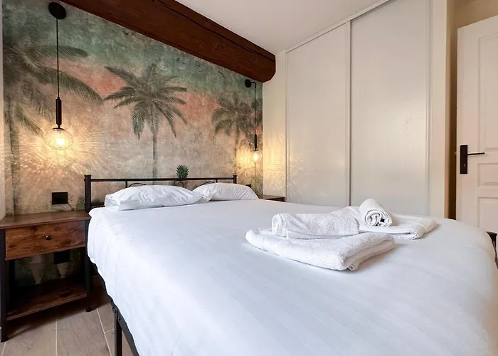 Mace Avec Dans Quartier Historique Exclusif Calme Coeur D'antibes Appartamento *