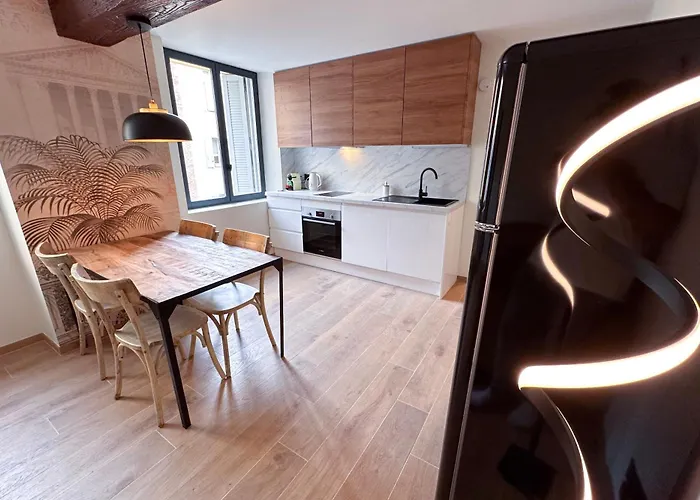 Appartamento Mace Avec Dans Quartier Historique Exclusif Calme Coeur D'antibes
