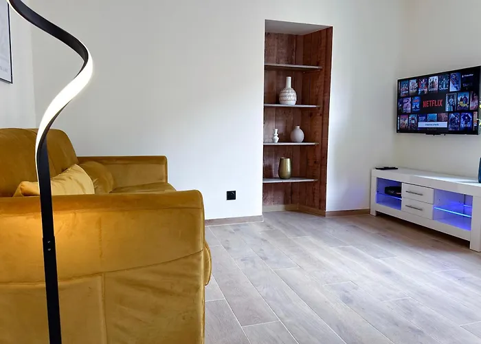 Mace Avec Dans Quartier Historique Exclusif Calme Coeur D'antibes Appartamento Antibes