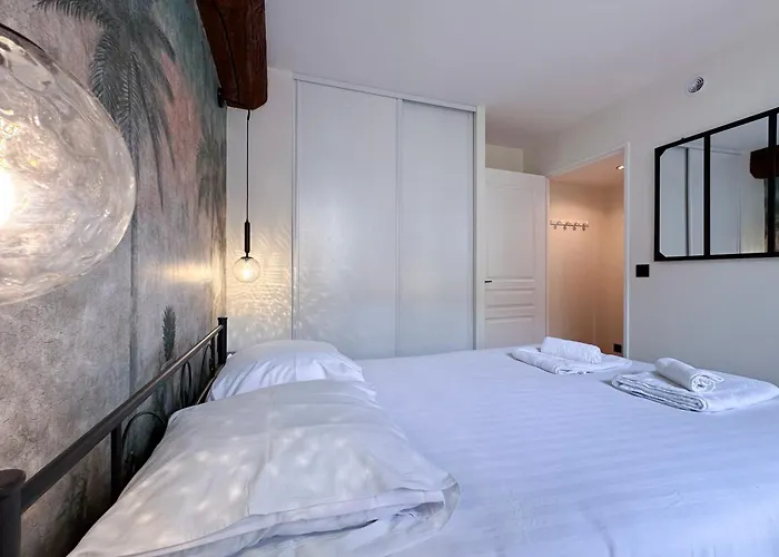 Mace Avec Dans Quartier Historique Exclusif Calme Coeur D'antibes Appartamento Antibes
